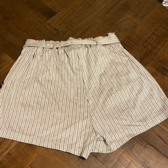 Butter Soft La Class High Waisted Black and White Stripped Large Shorts - Picture 3 of 5
